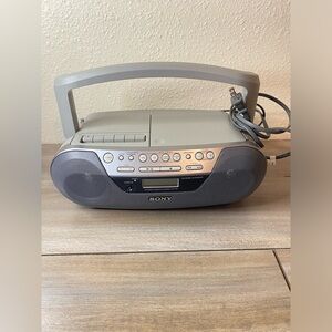 Sony CFD-S05, CD-Radio-Cassette player boom box, Audio Jack, New
